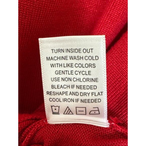 NWT Tint & Shadow Small Red Long Sleeve Scoop Neck Sweater Scoop Hem Button Acc - Picture 6 of 7